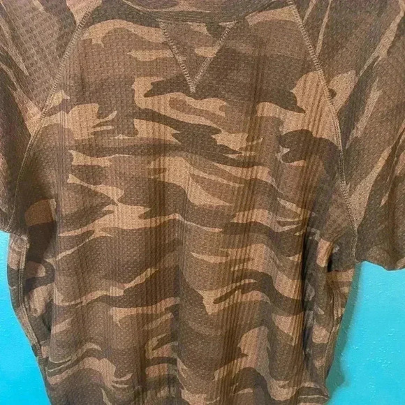 SWEET ROMEO Waffle Thermal Puff Sleeve Tee In Green Camo - Picture 3 of 5